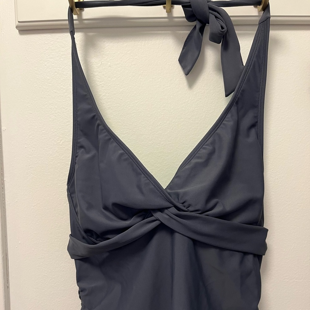 34 D/DD Athleta Tankini Top and Small Swim Bottom